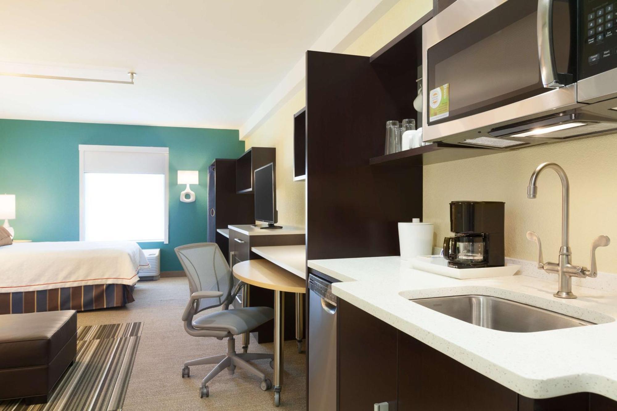 Hotel Home2 By Hilton Airport