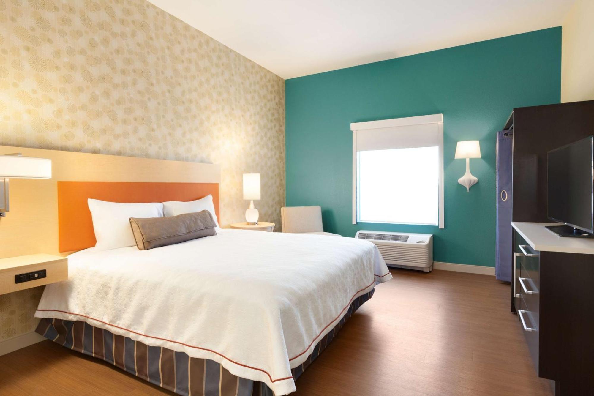 Home2 By Hilton Airport 3*