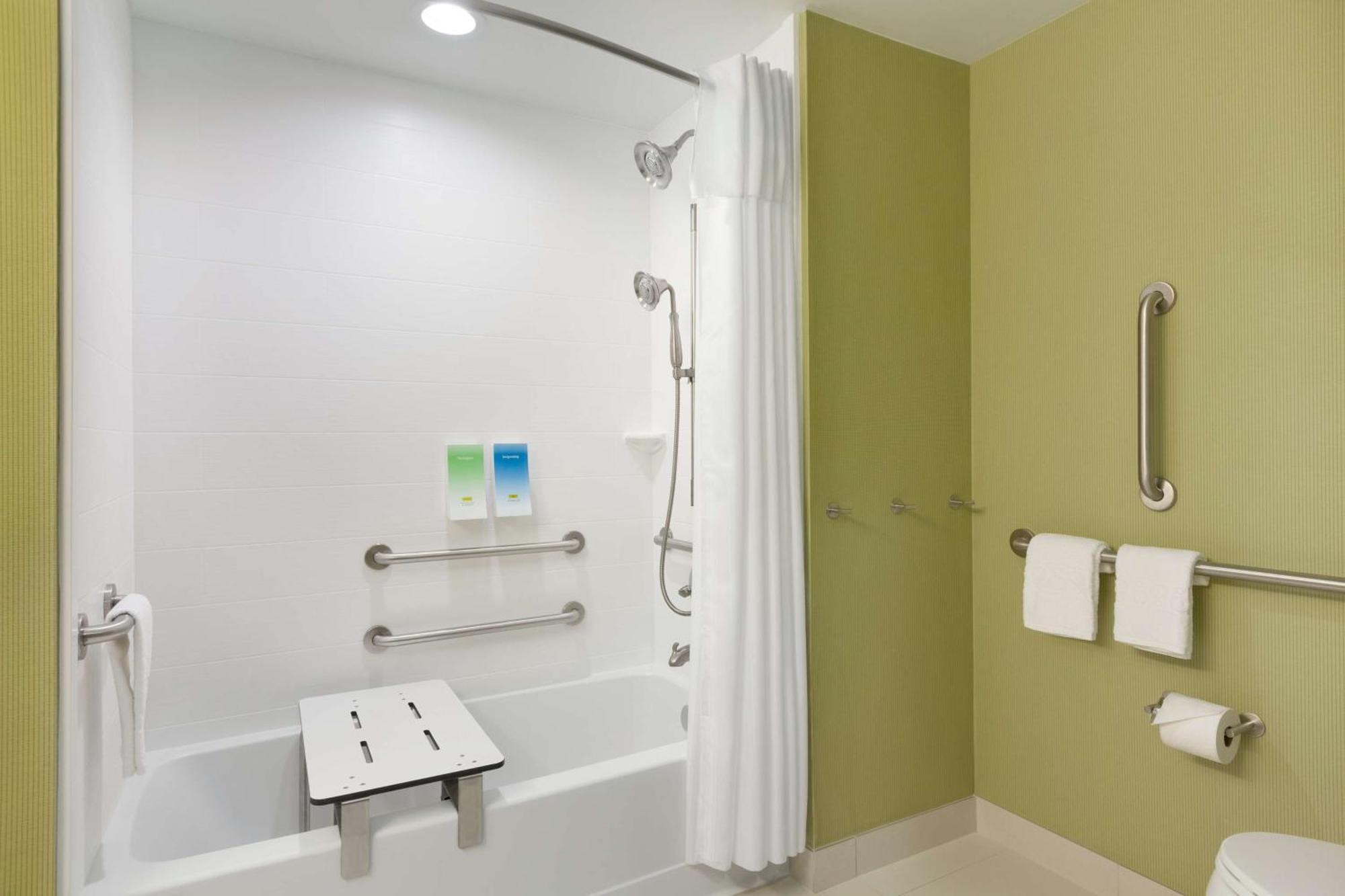 Hotel Home2 By Hilton Airport 3*